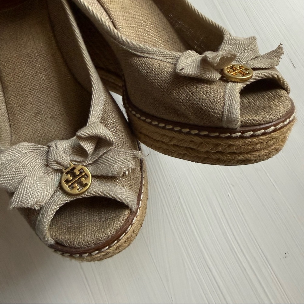 TORY BURCH JACKIE BOW BEIGE CANVAS SZ 7.5 B PRE-OWNED WEDGE HEEL ESPADRILLE - Picture 4 of 9